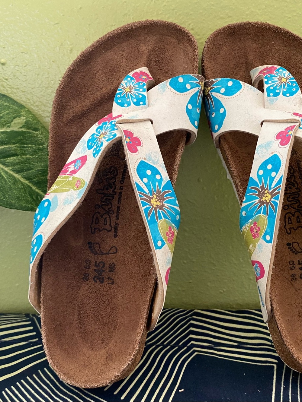 Pre-owned Birki’s Sandal in Floral White & Blue Sz 38/7 Women’s - Picture 2 of 9